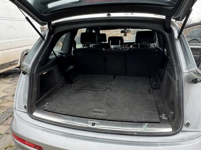 Серый Ауди Ку 7, объемом двигателя 3 л и пробегом 340 тыс. км за 5500 $, фото 4 на Automoto.ua