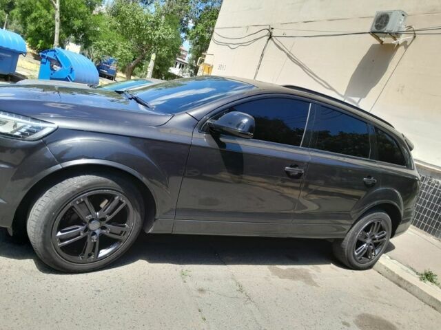 Серый Ауди Ку 7, объемом двигателя 4 л и пробегом 260 тыс. км за 10500 $, фото 5 на Automoto.ua