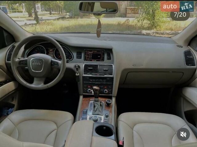 Ауді Ку 7 2007 у Горішні Плавні (Комсомольськ) на Automoto.ua Сірий Ауді Ку 7, об'ємом двигуна 4.16 л та пробігом 226 тис. км за 10900 $, фото 16 на Automoto.ua
