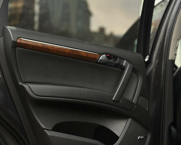 Серый Ауди Ку 7, объемом двигателя 4.2 л и пробегом 222 тыс. км за 8200 $, фото 13 на Automoto.ua