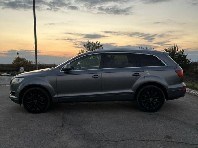 Серый Ауди Ку 7, объемом двигателя 3 л и пробегом 330 тыс. км за 12000 $, фото 2 на Automoto.ua