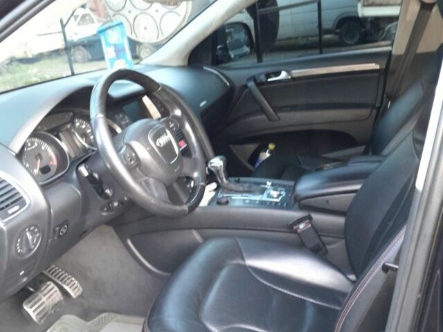 Серый Ауди Ку 7, объемом двигателя 4 л и пробегом 260 тыс. км за 10500 $, фото 2 на Automoto.ua