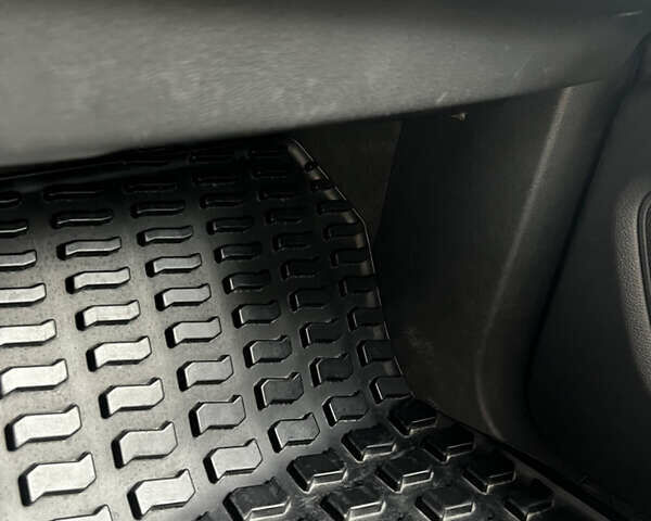 Серый Ауди Ку 7, объемом двигателя 3 л и пробегом 340 тыс. км за 13200 $, фото 74 на Automoto.ua