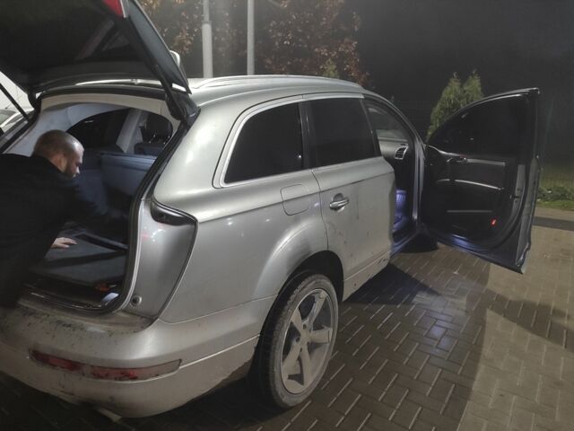 Сірий Ауді Ку 7, об'ємом двигуна 3 л та пробігом 260 тис. км за 5000 $, фото 1 на Automoto.ua