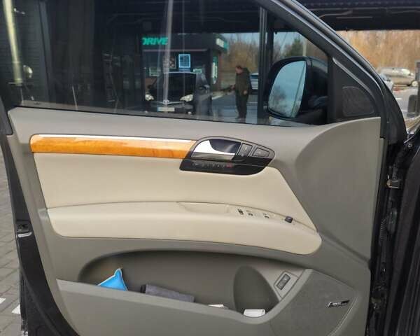 Серый Ауди Ку 7, объемом двигателя 4.16 л и пробегом 288 тыс. км за 9999 $, фото 43 на Automoto.ua