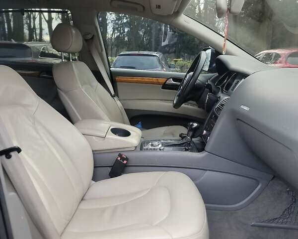 Серый Ауди Ку 7, объемом двигателя 4.16 л и пробегом 288 тыс. км за 9999 $, фото 27 на Automoto.ua