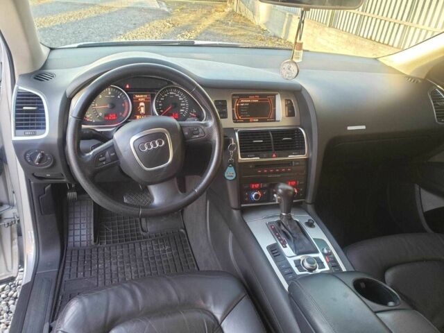 Серый Ауди Ку 7, объемом двигателя 3 л и пробегом 296 тыс. км за 13500 $, фото 1 на Automoto.ua