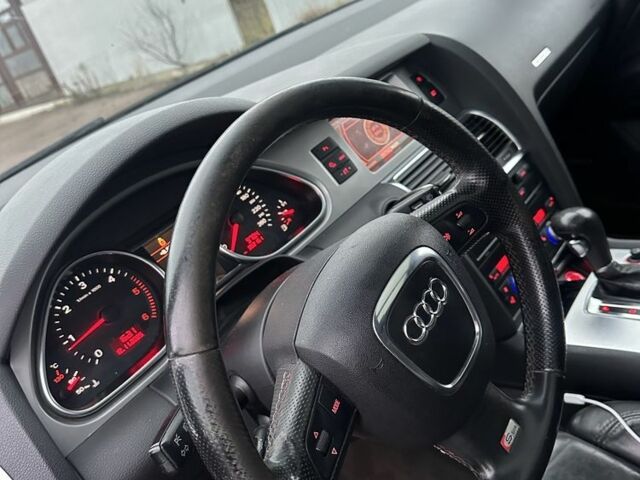 Серый Ауди Ку 7, объемом двигателя 0 л и пробегом 330 тыс. км за 7350 $, фото 7 на Automoto.ua