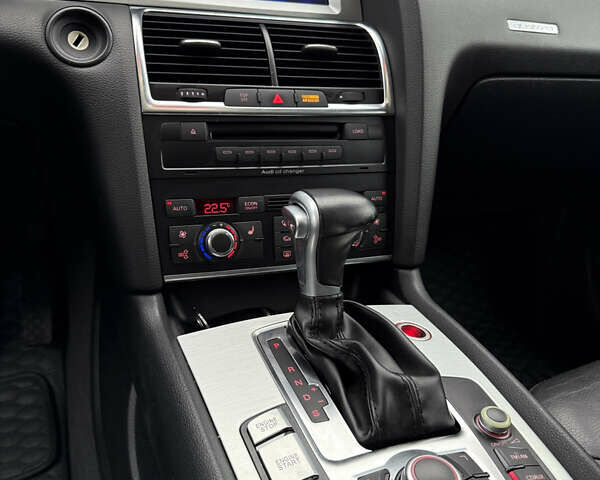 Серый Ауди Ку 7, объемом двигателя 4.2 л и пробегом 251 тыс. км за 11750 $, фото 15 на Automoto.ua