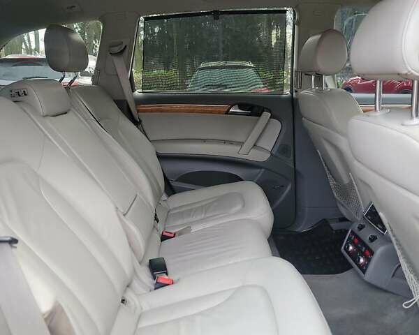 Серый Ауди Ку 7, объемом двигателя 4.16 л и пробегом 288 тыс. км за 9999 $, фото 34 на Automoto.ua