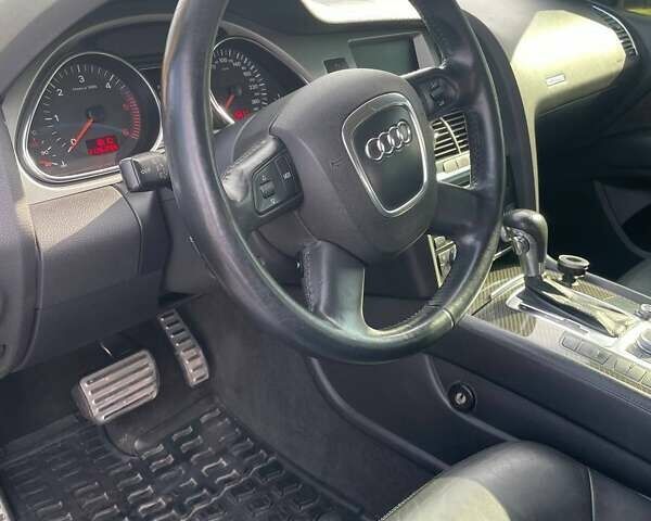 Серый Ауди Ку 7, объемом двигателя 4.13 л и пробегом 308 тыс. км за 21500 $, фото 17 на Automoto.ua