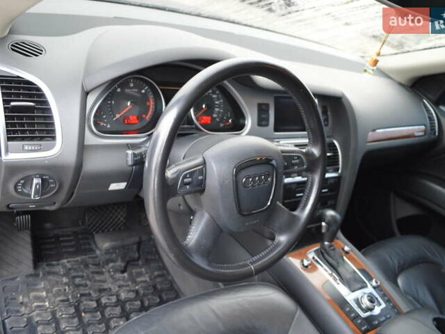 Серый Ауди Ку 7, объемом двигателя 2.97 л и пробегом 241 тыс. км за 16500 $, фото 18 на Automoto.ua