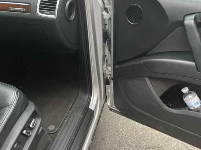 Сірий Ауді Ку 7, об'ємом двигуна 3 л та пробігом 277 тис. км за 13500 $, фото 14 на Automoto.ua