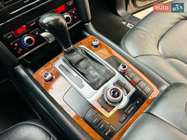 Сірий Ауді Ку 7, об'ємом двигуна 3 л та пробігом 210 тис. км за 14600 $, фото 36 на Automoto.ua