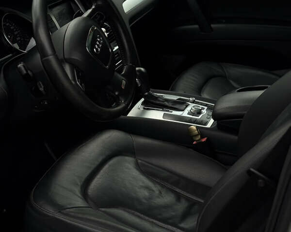 Серый Ауди Ку 7, объемом двигателя 2.97 л и пробегом 297 тыс. км за 17300 $, фото 11 на Automoto.ua