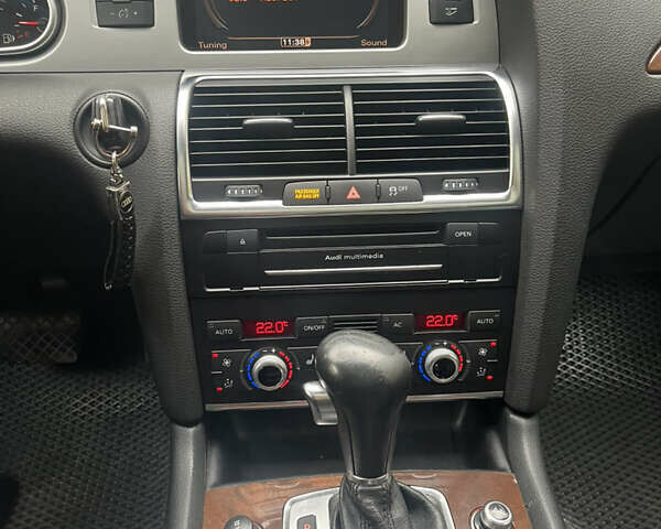 Ауді Ку 7 2011 у Нетешине на Automoto.ua Сірий Ауді Ку 7, об'ємом двигуна 3 л та пробігом 238 тис. км за 14500 $, фото 39 на Automoto.ua