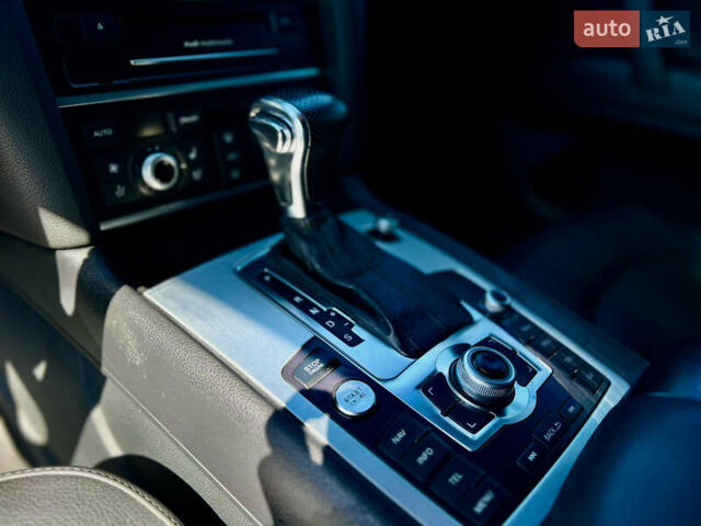 Серый Ауди Ку 7, объемом двигателя 2.97 л и пробегом 322 тыс. км за 19900 $, фото 12 на Automoto.ua