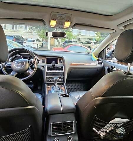 Серый Ауди Ку 7, объемом двигателя 3 л и пробегом 304 тыс. км за 12500 $, фото 41 на Automoto.ua