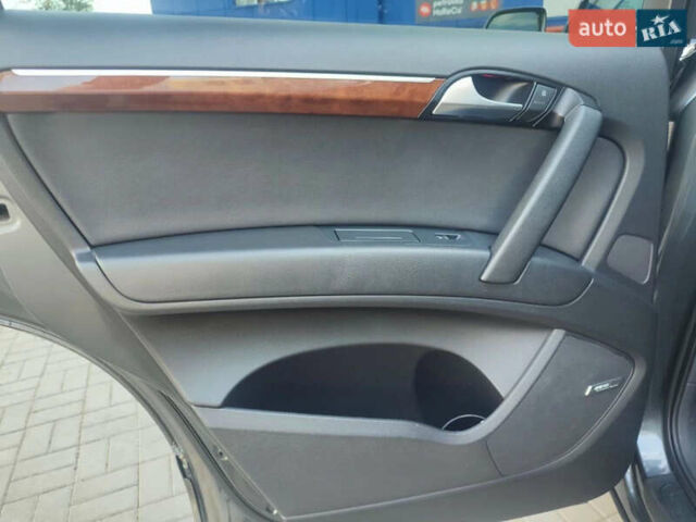 Серый Ауди Ку 7, объемом двигателя 3 л и пробегом 304 тыс. км за 12500 $, фото 4 на Automoto.ua