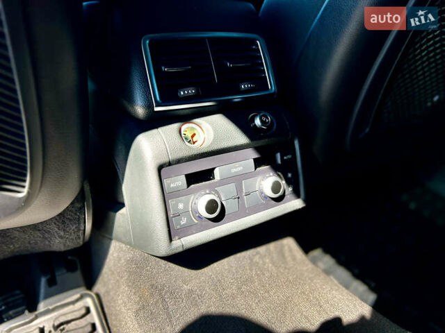 Серый Ауди Ку 7, объемом двигателя 2.97 л и пробегом 322 тыс. км за 19900 $, фото 14 на Automoto.ua