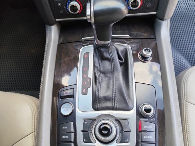 Серый Ауди Ку 7, объемом двигателя 3 л и пробегом 181 тыс. км за 20000 $, фото 4 на Automoto.ua