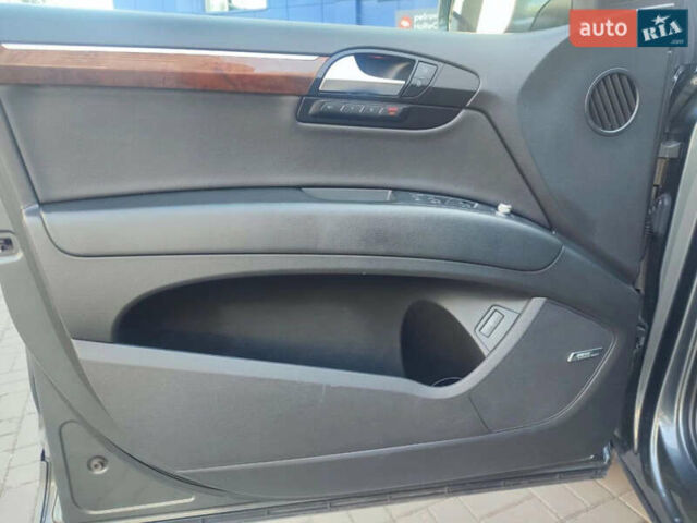 Серый Ауди Ку 7, объемом двигателя 3 л и пробегом 304 тыс. км за 12500 $, фото 18 на Automoto.ua