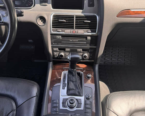 Сірий Ауді Ку 7, об'ємом двигуна 3 л та пробігом 159 тис. км за 19999 $, фото 9 на Automoto.ua