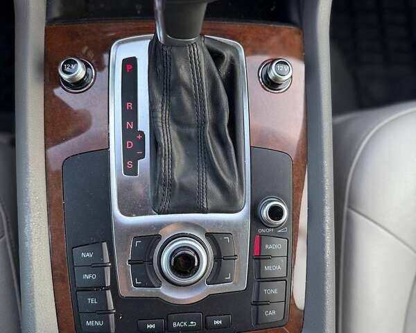 Сірий Ауді Ку 7, об'ємом двигуна 3 л та пробігом 180 тис. км за 16499 $, фото 2 на Automoto.ua