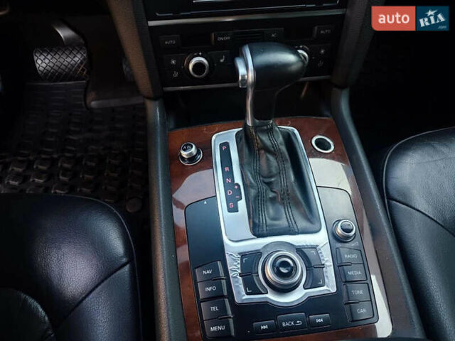 Серый Ауди Ку 7, объемом двигателя 3 л и пробегом 304 тыс. км за 12500 $, фото 23 на Automoto.ua