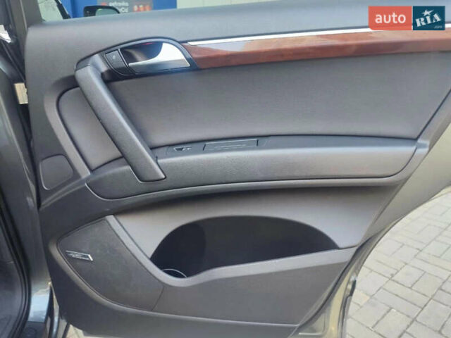 Серый Ауди Ку 7, объемом двигателя 3 л и пробегом 304 тыс. км за 12500 $, фото 3 на Automoto.ua
