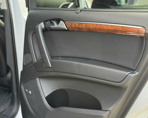 Серый Ауди Ку 7, объемом двигателя 3 л и пробегом 190 тыс. км за 17500 $, фото 26 на Automoto.ua