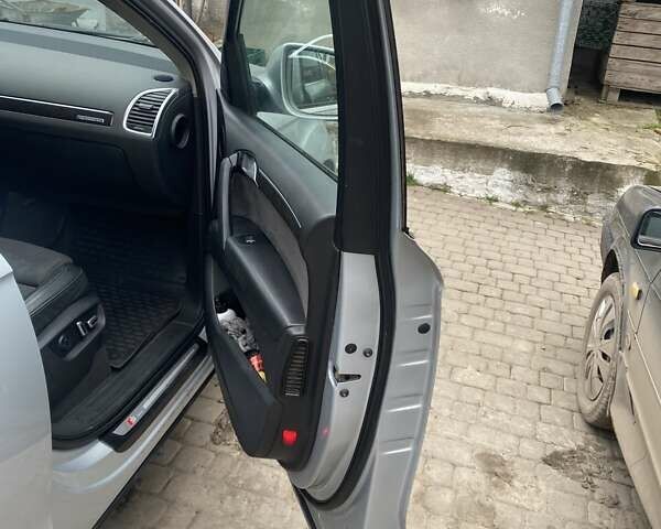 Сірий Ауді Ку 7, об'ємом двигуна 2.97 л та пробігом 200 тис. км за 12900 $, фото 1 на Automoto.ua