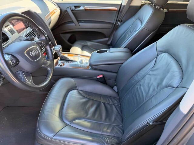 Сірий Ауді Ку 7, об'ємом двигуна 3 л та пробігом 81 тис. км за 10000 $, фото 4 на Automoto.ua