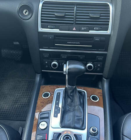 Серый Ауди Ку 7, объемом двигателя 2.97 л и пробегом 181 тыс. км за 16000 $, фото 14 на Automoto.ua