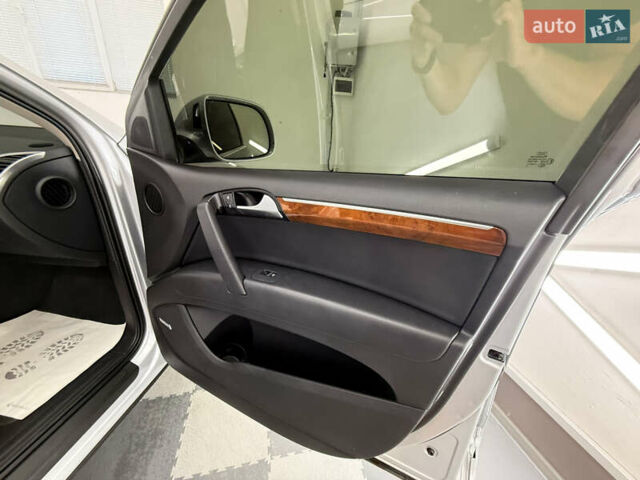 Сірий Ауді Ку 7, об'ємом двигуна 3 л та пробігом 257 тис. км за 17999 $, фото 20 на Automoto.ua