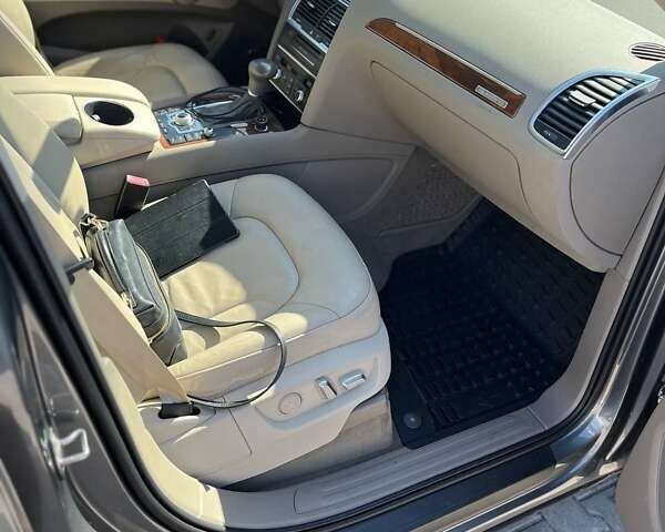 Сірий Ауді Ку 7, об'ємом двигуна 3 л та пробігом 230 тис. км за 18000 $, фото 25 на Automoto.ua