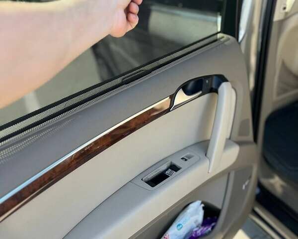 Сірий Ауді Ку 7, об'ємом двигуна 3 л та пробігом 230 тис. км за 18000 $, фото 29 на Automoto.ua