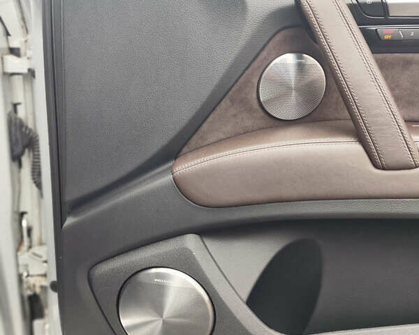 Серый Ауди Ку 7, объемом двигателя 2.97 л и пробегом 177 тыс. км за 20750 $, фото 23 на Automoto.ua