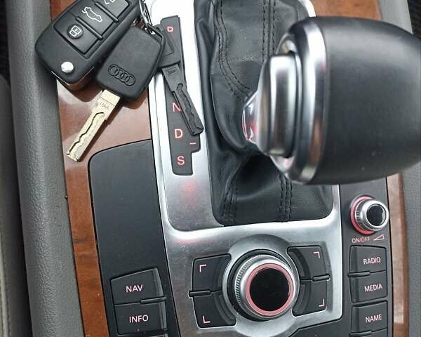 Серый Ауди Ку 7, объемом двигателя 2.97 л и пробегом 366 тыс. км за 17500 $, фото 22 на Automoto.ua