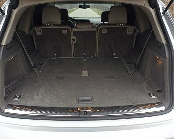 Серый Ауди Ку 7, объемом двигателя 2.97 л и пробегом 366 тыс. км за 17500 $, фото 5 на Automoto.ua