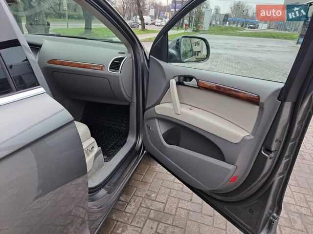 Сірий Ауді Ку 7, об'ємом двигуна 3 л та пробігом 262 тис. км за 23400 $, фото 5 на Automoto.ua