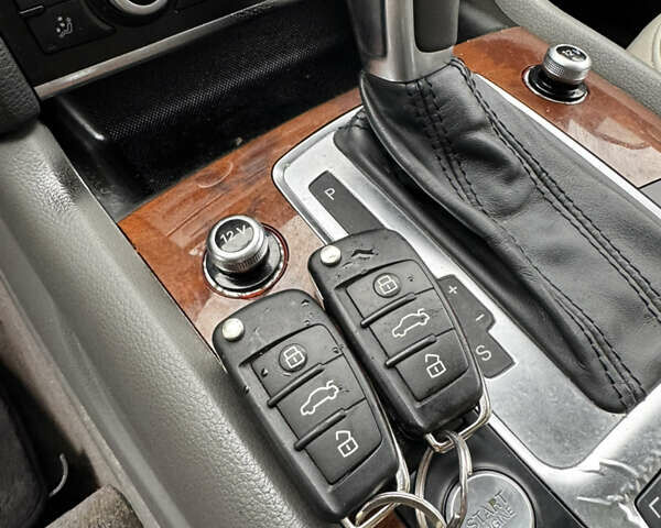Серый Ауди Ку 7, объемом двигателя 3 л и пробегом 170 тыс. км за 10900 $, фото 14 на Automoto.ua