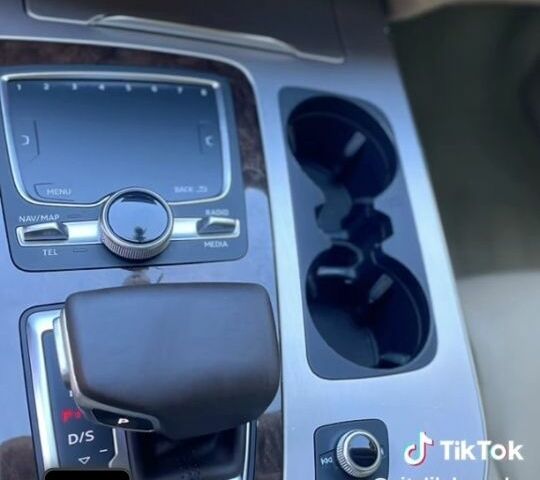 Ауді Ку 7 2015 у Мукачеве на Automoto.ua Сірий Ауді Ку 7, об'ємом двигуна 3 л та пробігом 216 тис. км за 33500 $, фото 2 на Automoto.ua