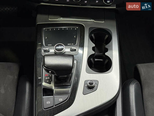 Серый Ауди Ку 7, объемом двигателя 3 л и пробегом 152 тыс. км за 29900 $, фото 25 на Automoto.ua