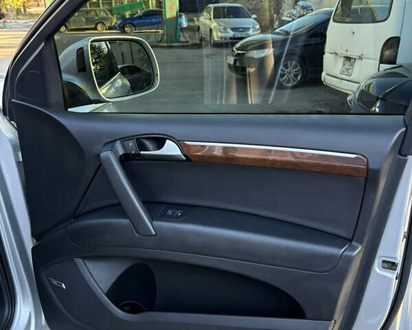 Серый Ауди Ку 7, объемом двигателя 3 л и пробегом 133 тыс. км за 15500 $, фото 18 на Automoto.ua