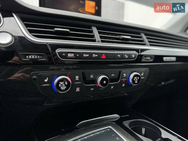 Сірий Ауді Ку 7, об'ємом двигуна 3 л та пробігом 138 тис. км за 22950 $, фото 42 на Automoto.ua