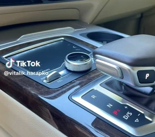 Ауді Ку 7 2015 у Мукачеве на Automoto.ua Сірий Ауді Ку 7, об'ємом двигуна 3 л та пробігом 216 тис. км за 33500 $, фото 6 на Automoto.ua