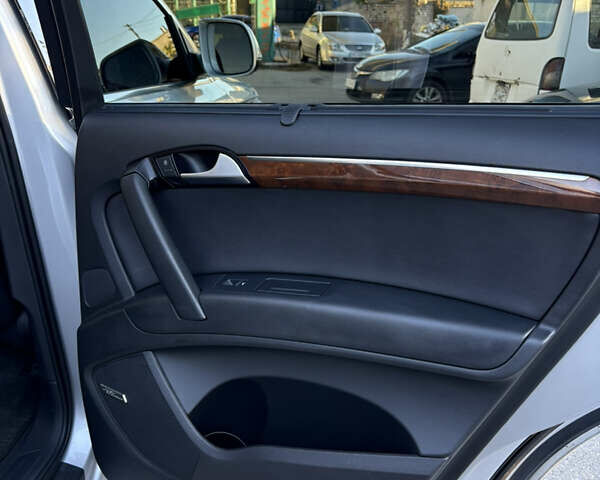 Серый Ауди Ку 7, объемом двигателя 3 л и пробегом 133 тыс. км за 15500 $, фото 17 на Automoto.ua