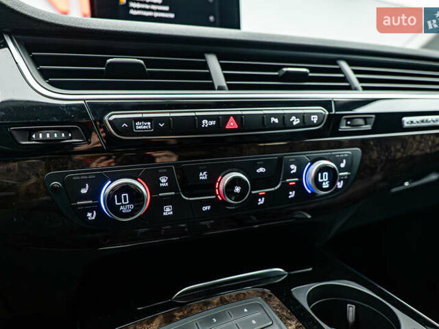 Серый Ауди Ку 7, объемом двигателя 3 л и пробегом 208 тыс. км за 31521 $, фото 17 на Automoto.ua