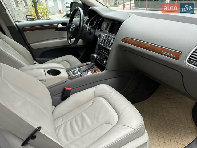 Серый Ауди Ку 7, объемом двигателя 2.97 л и пробегом 228 тыс. км за 21000 $, фото 33 на Automoto.ua